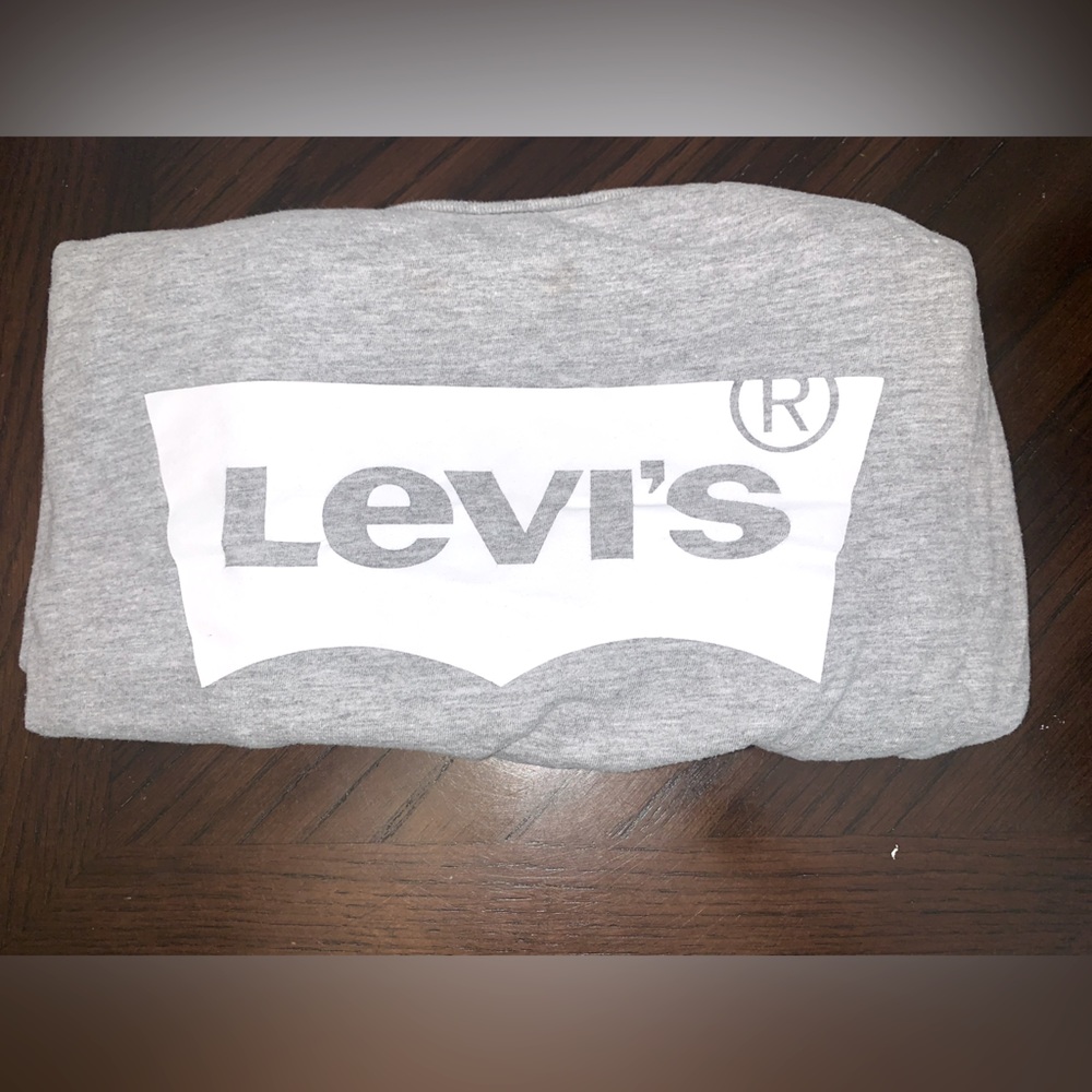 Men’s Levi’s T-shirt